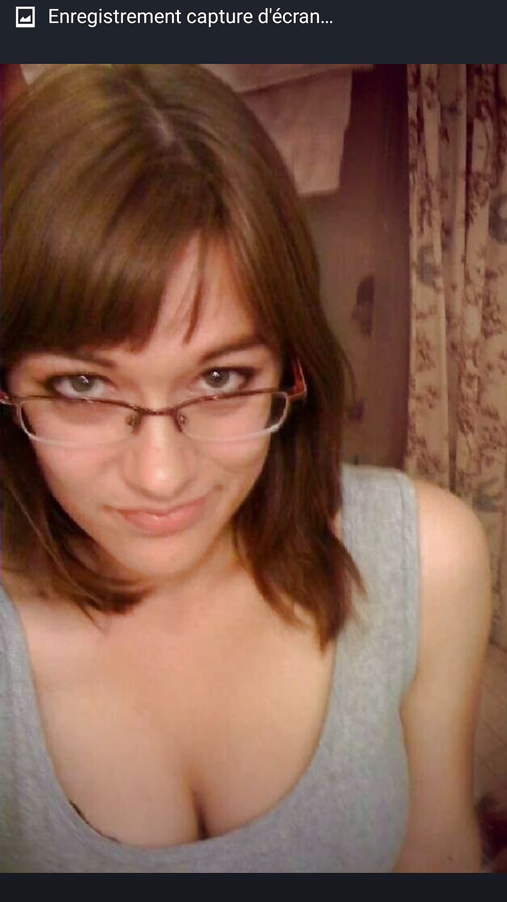 Jeune fille de 32 ans veut mec assez endurant pour vivre une nuit érotique